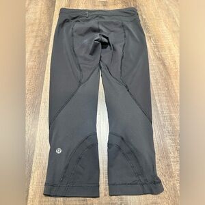 Lululemon Capri Black Highrise Drawstring Leggings Size 8‎